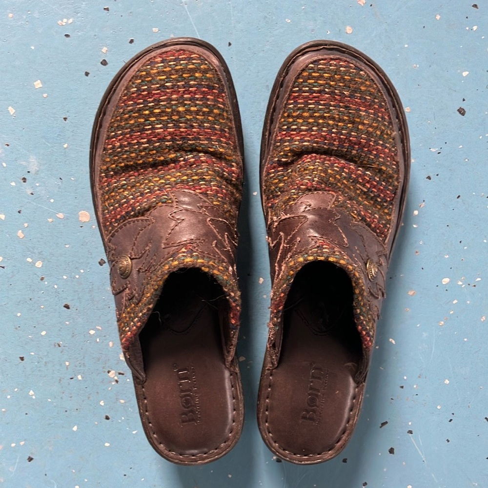 Born Hand Crafted Footwear Leather upper Leaf Design Slip on Clogs size 8